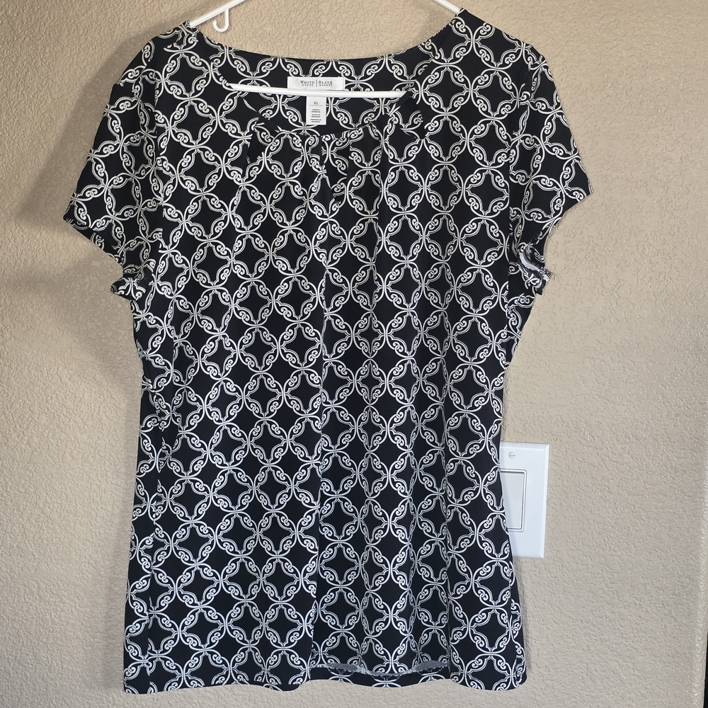 White House Black Market XL Keyhole Blouse – Black &‎ White Print